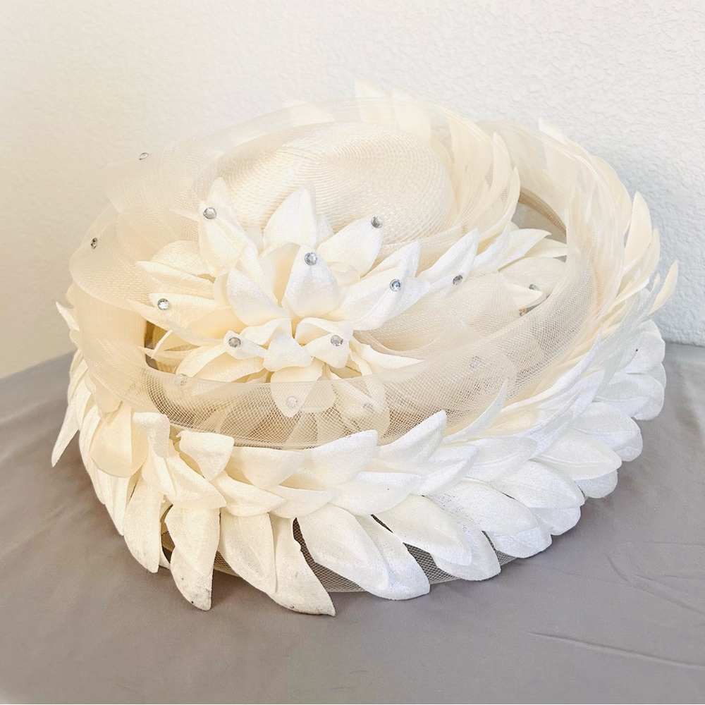 Selling like new fancy hat by Essencehat.com